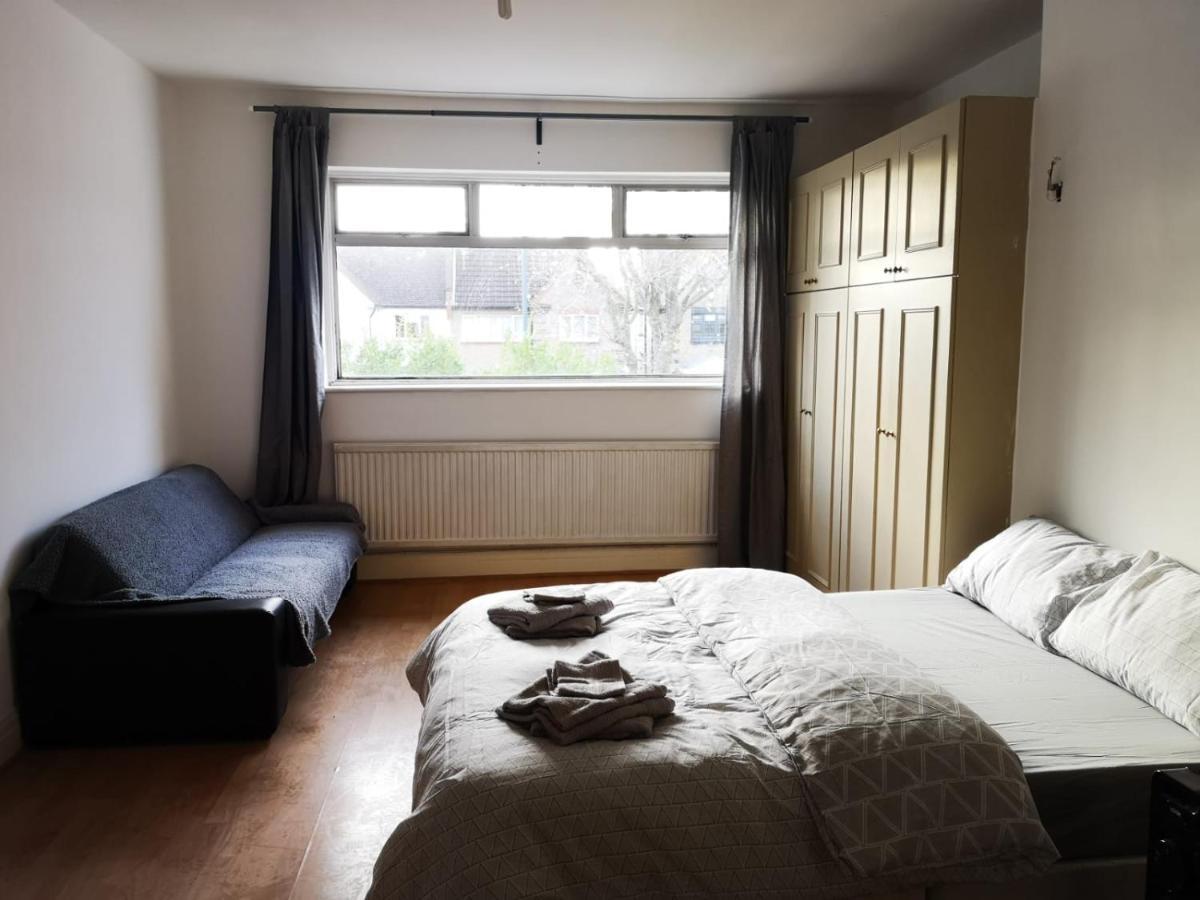 Large Spacious Property In Zone 2 Londra Esterno foto