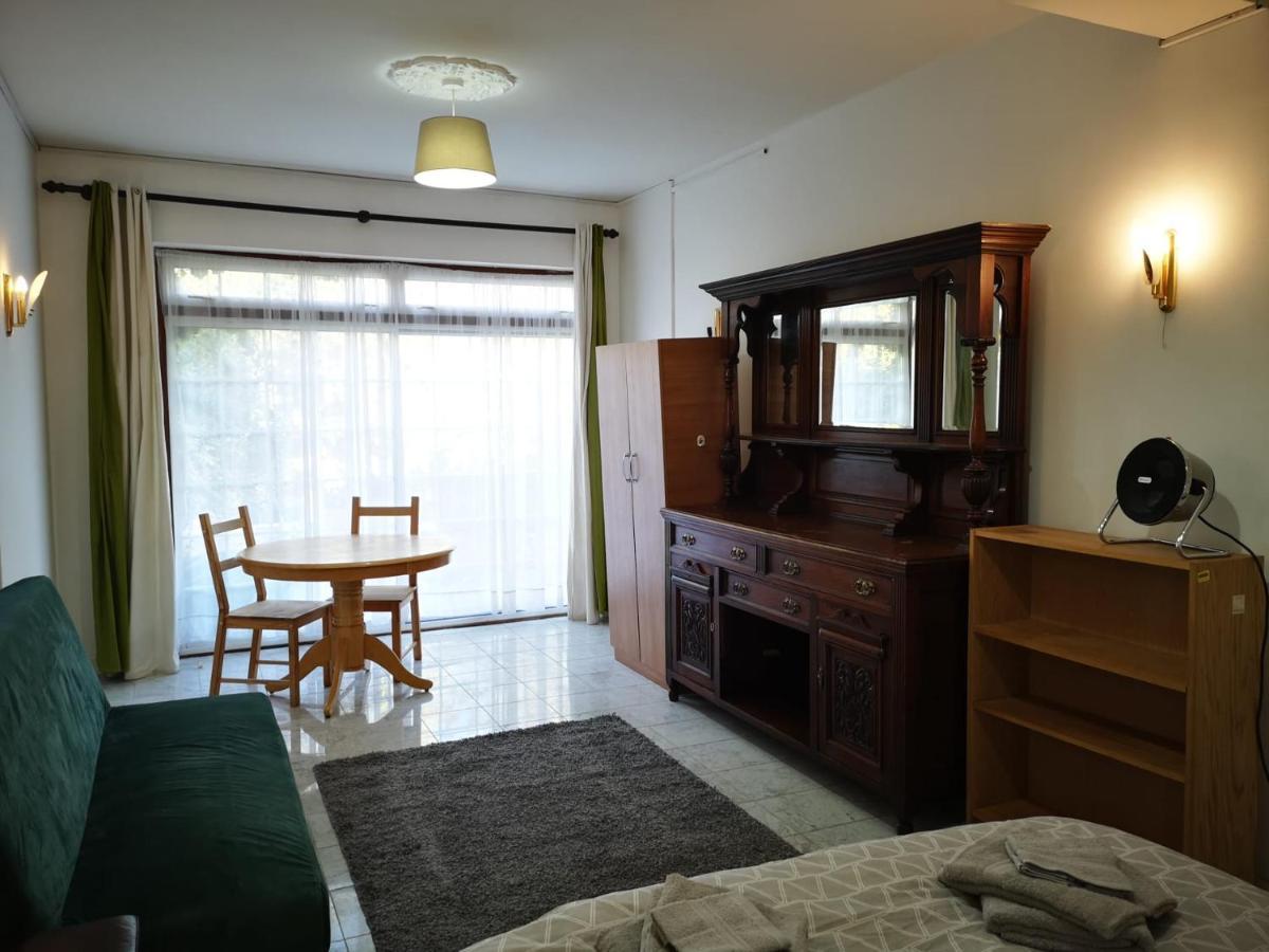 Large Spacious Property In Zone 2 Londra Esterno foto
