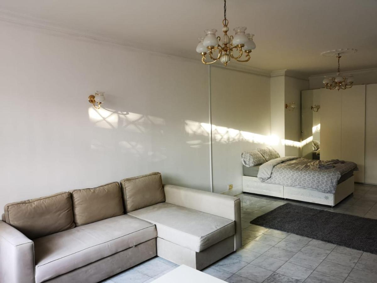 Large Spacious Property In Zone 2 Londra Esterno foto